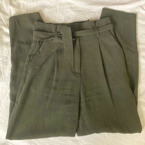 🛍️ 2/$20 🛍️ H&M paperbag waist front zip trousers (size 2)